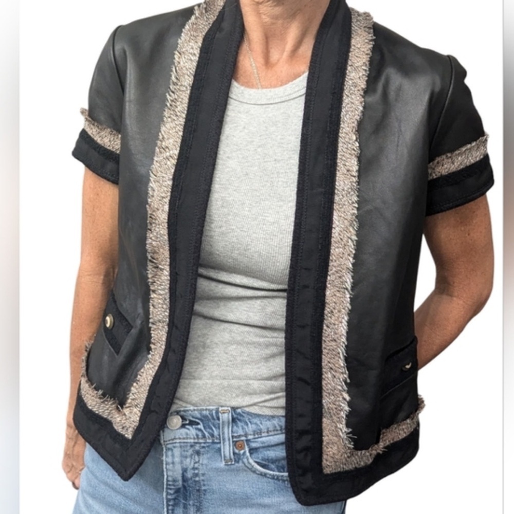 BCBGMaxAzria Black leather Short Sleeve Blazer. No size tag but estimate a S - Picture 4 of 8